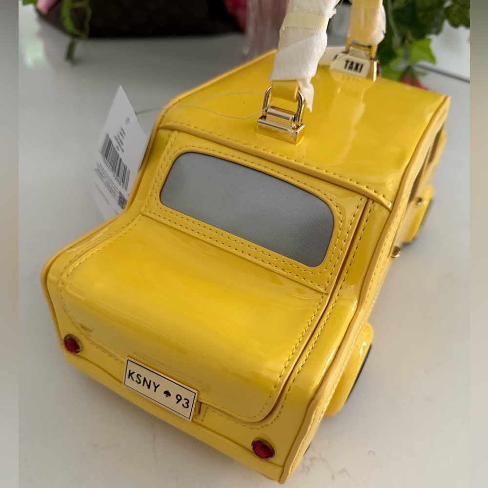 Kate Spade NYC 3D Taxi New York Big Apple Crossbody Bag ~ NWT, Collectible Item - Picture 4 of 14
